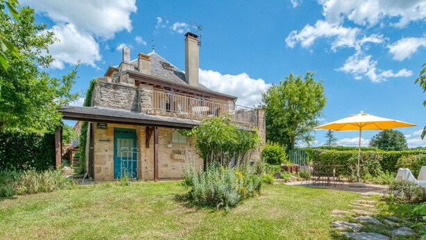 Exterior - Splendid Holiday Home in Dégagnac With Heated Swimming Pool and Jacuzzi (Degagnac)