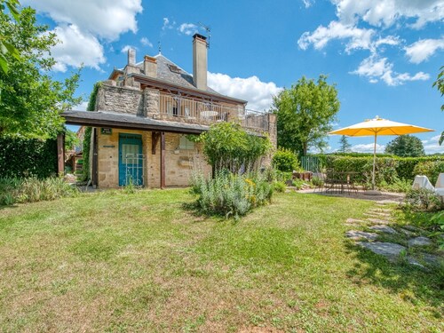 Splendid Holiday Home in Dégagnac With Heated Swimming Pool and Jacuzzi