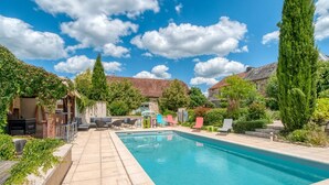 Outdoor pool - Splendid Holiday Home in Dégagnac With Heated Swimming Pool and Jacuzzi (Degagnac)