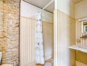 Buồng tắm vòi sen, khăn tắm 