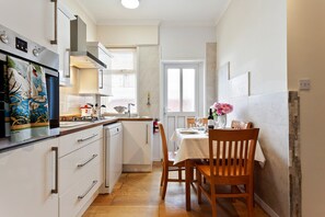 Apartment | Private kitchen - Cushy Apartment in Blackpool near Sea (Blackpool)