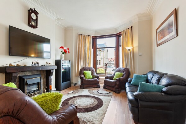 Lägenhet | Vardagsrum | Eldstad