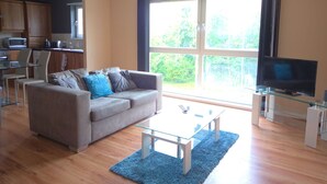 Living room - Appealing Holiday Home in East Klibride near Heritage Park (Glasgow)