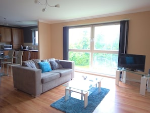 Living room - Appealing Holiday Home in East Klibride near Heritage Park (Glasgow)