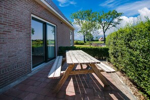 House | Balcony - Holiday Home in Langezwaag With Terrace (Langezwaag)