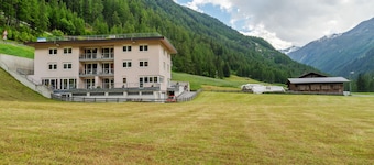Valley-view Apartment in Zwieselstein With Ski-storage