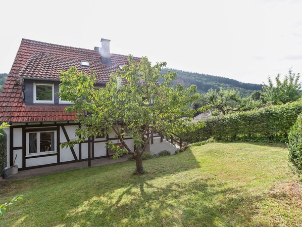 Exterior - Pleasant Holiday Home in Brilon With Balcony (Brilon)