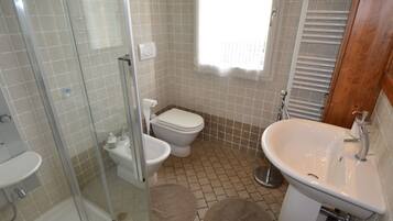 Shower dan handuk