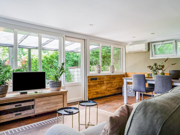 Living room - Upscale Bungalow in Lanaken With Private Garden (Lanaken)