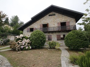 Exterior - Alluring Villa in Cagli With Garden (Sanremo)