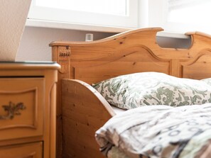 2 bedrooms, individually furnished, bed sheets - Neat Apartment in Gilserberg near River with Sauna (Gilserberg)