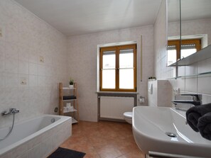 Apartment | Bathroom - Apartment in Tannesberg Near Goldsteig Trail (Tannesberg)