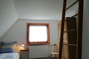 House | 3 bedrooms, individually furnished, bed sheets