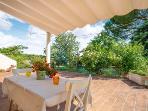 House | Dining - Elegant Holiday Home in Fabrica di Roma near Theatre (Rome)