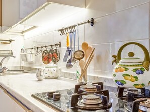 House | Private kitchen - Elegant Holiday Home in Fabrica di Roma near Theatre (Rome)