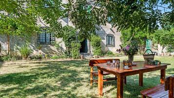 Cottage | Property amenity