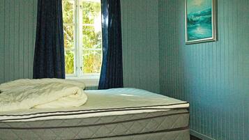 4 bedrooms, individually furnished, bed sheets