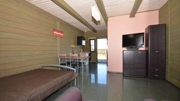 Cottage | 1 bedroom, individually furnished, iron/ironing board, bed sheets