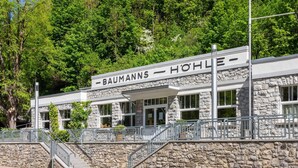 A building with a stone facade and the name 'Baumanns - Hohle' on the front. - Beautiful Apartment in Blankenburg With Sauna (Blankenburg)