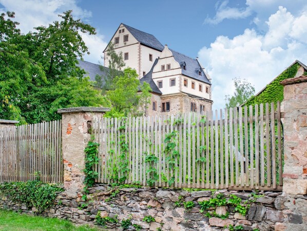 Exterior - Tasteful Apartment in Wünschendorf With Private Garden (Wünschendorf/Elster)