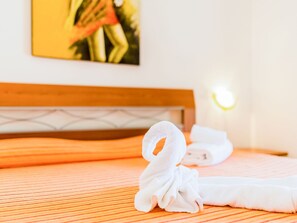 2 bedrooms, bed sheets