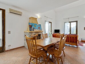 Dining - Elegant Villa in Mazzaforno near Sea Beach (Cefalù)
