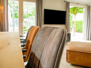 3 bedrooms, individually furnished, bed sheets - Wonderful Holiday Home nearby Efteling with Private Heated Pool & Hot Tub (Kaatsheuvel)