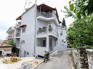 Exterior - Delightful Holiday Home in Tolo With Balcony (Nafplio)