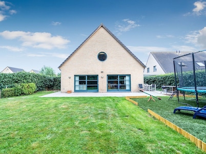 Exotic Villa in Oostende With Garden
