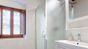 Shower, towels