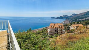 Balcony - Sea-view Holiday Home in Letojanni With Garden (Letojanni)
