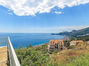 Balcony - Sea-view Holiday Home in Letojanni With Garden (Letojanni)