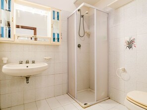 Shower, towels