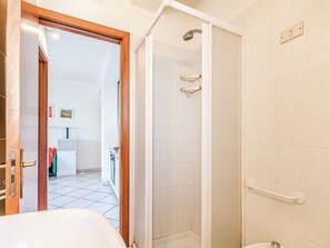Shower, towels
