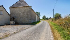 Exterior - Serene Farmhouse in Sainteny With Boules Court (Terre-et-Marais)