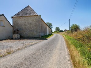 Exterior - Serene Farmhouse in Sainteny With Boules Court (Terre-et-Marais)