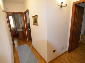 5 bedrooms, individually furnished, bed sheets - Lavish Villa in Montescudo With Terrace (Montescudo)