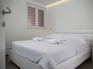 Apartment | 1 bedroom, bed sheets