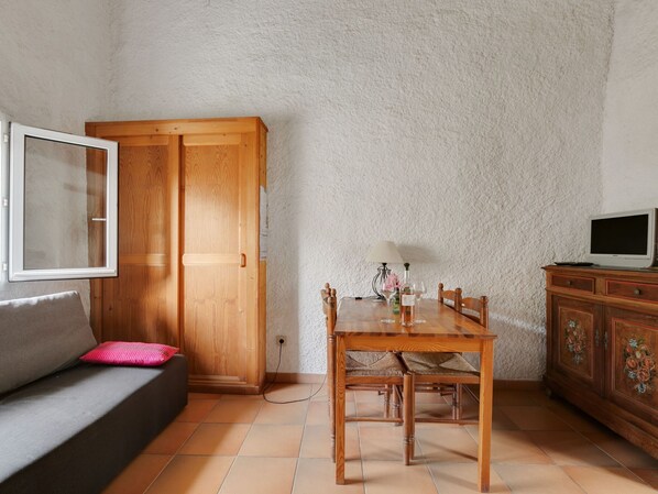 Living room - Idyllic Holiday Home in Félines-minervois With Garden (Felines-Minervois)