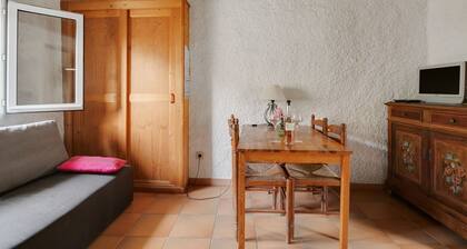 Idyllic Holiday Home in Félines-minervois With Garden