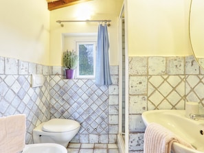 Shower, towels