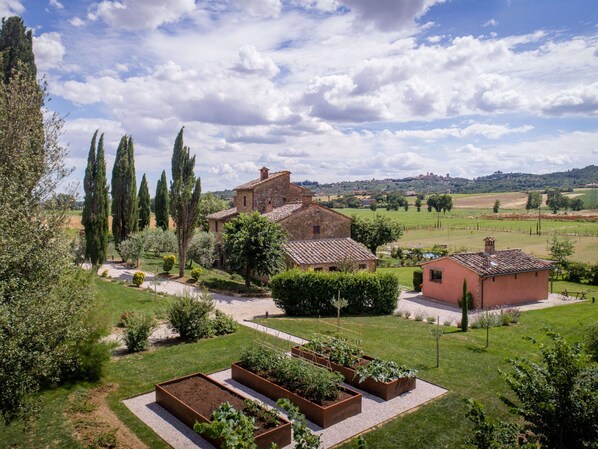 Villa | Garden