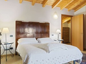 3 bedrooms, individually furnished, bed sheets - Belvilla by OYO Orione (Caprino Veronese)