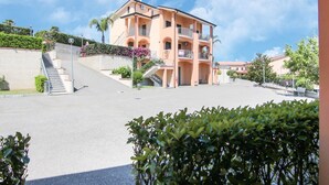 Unclassified image, 3 of 25, button - Simplistic Apartment in Marina di Mandatoriccio With Pool (Mandatoriccio)
