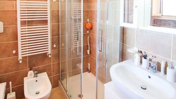 Shower dan handuk