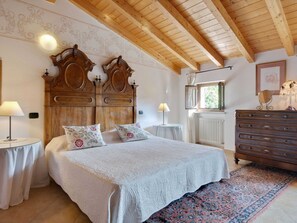House | 1 bedroom, individually furnished, bed sheets
