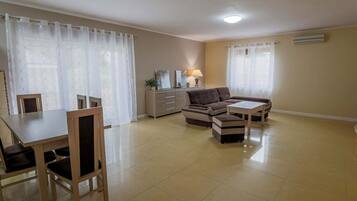 Bungalow | Living area | TV