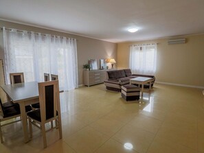 Bungalow | Living area | TV