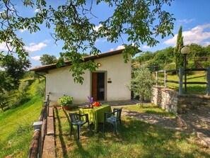Exterior - Alluring Holiday Home With Swimming Pool, Garden, Terrace (Caprese Michelangelo)