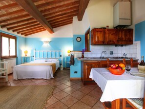 Living room - Alluring Holiday Home With Swimming Pool, Garden, Terrace (Caprese Michelangelo)